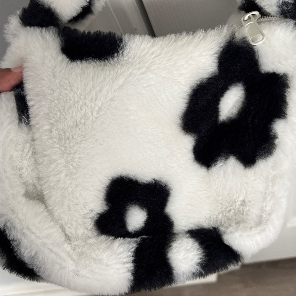 Black and white faux fur shoulder bag - Picture 2 of 2